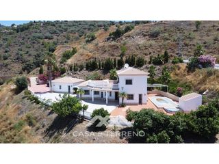 Casa  Partida arroyo benthomiz. Villa  espacio, luz y una forma de vivir que conecta de manera n