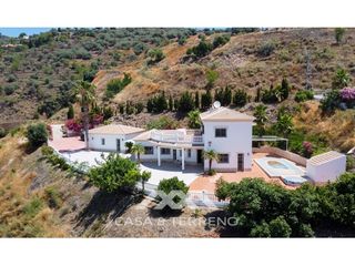 House  Partida arroyo benthomiz. Villa  espacio, luz y una forma de vivir que conecta de manera n