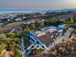 Casa  Partida fuente ariza. Villa renovada de 4 dormitorios  piscina, vistas al mar y solar