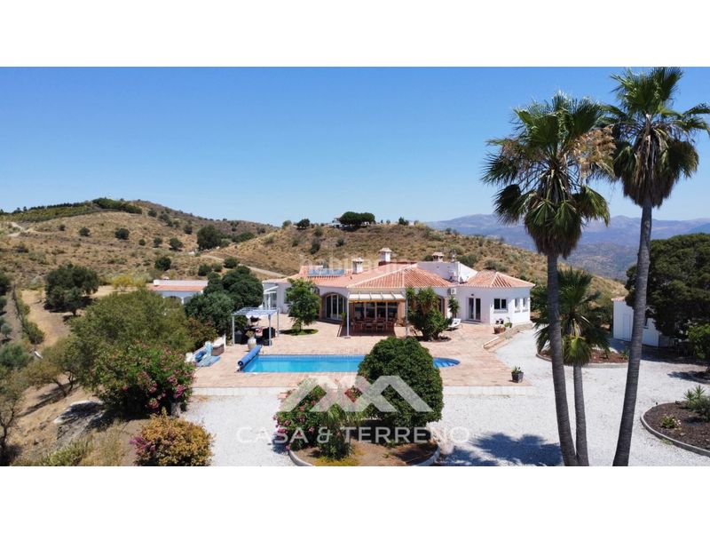 Foto 966fec77-1ff5-40a6-b59b-e954df194750. Casa amb piscina a Norte - Barrio del Pilar - El Reñidero Vélez - Málaga