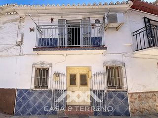 House  Calle nueva. Casa de pueblo en benamargosa  2 dorm.  ubicación tranquila  axa