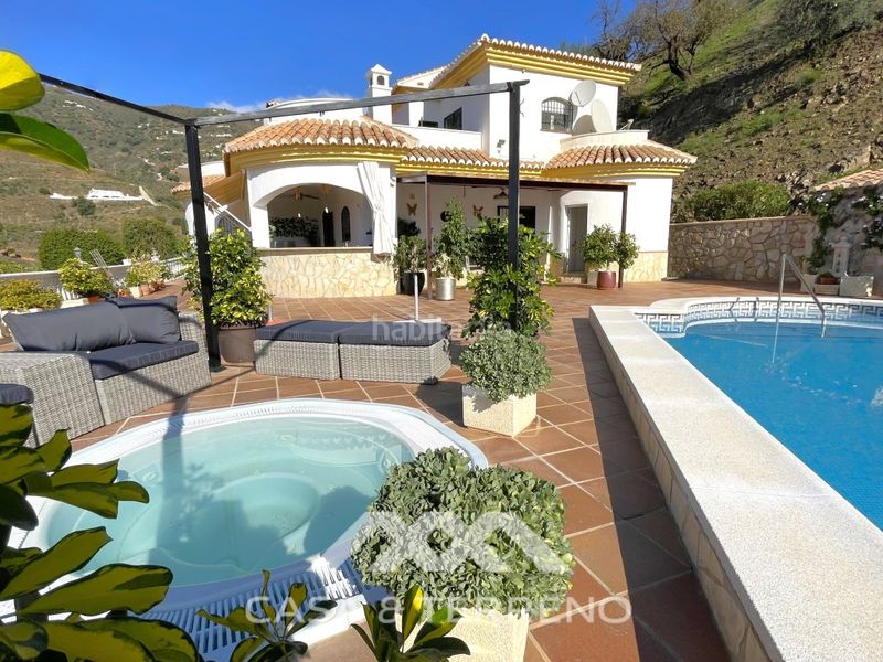 Foto 964f8a66-1924-4d23-8516-c36c896f34ed. Casa amb piscina a Arenas