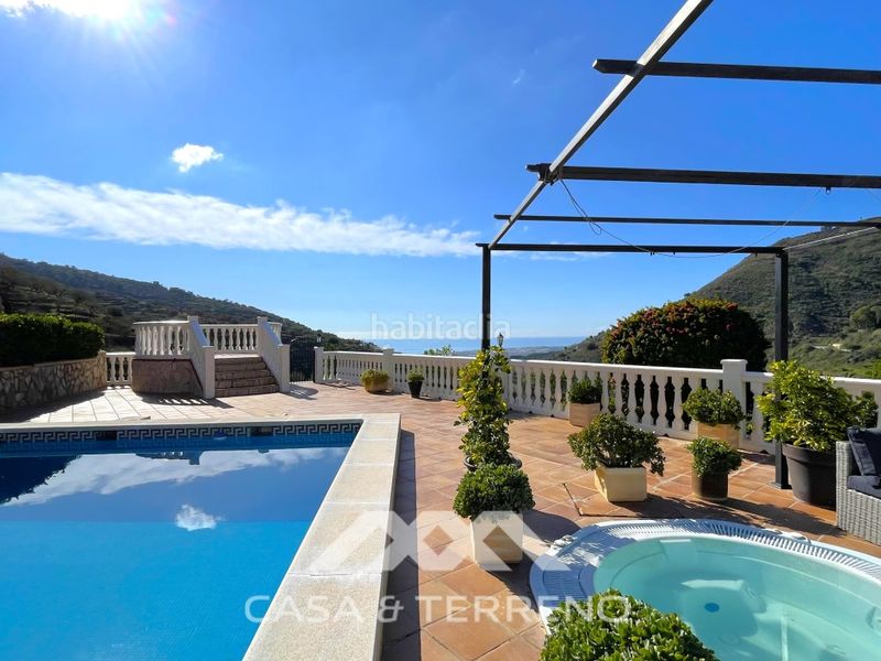 Foto b0b3d6dc-d1f8-4fe7-810d-753677f59961. Casa amb piscina a Arenas