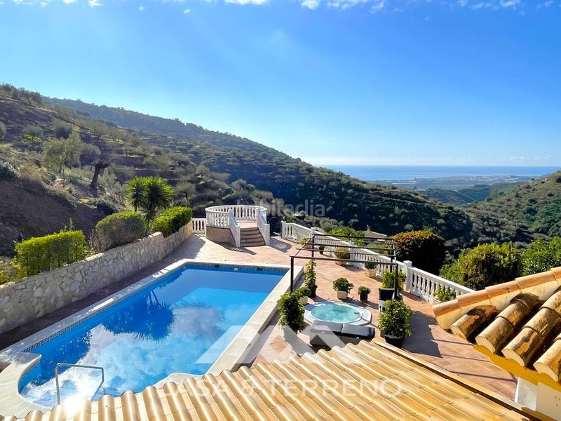 Foto bd33b9f7-e26d-4ca6-b88c-c7a434ff5466. Casa amb piscina a Arenas
