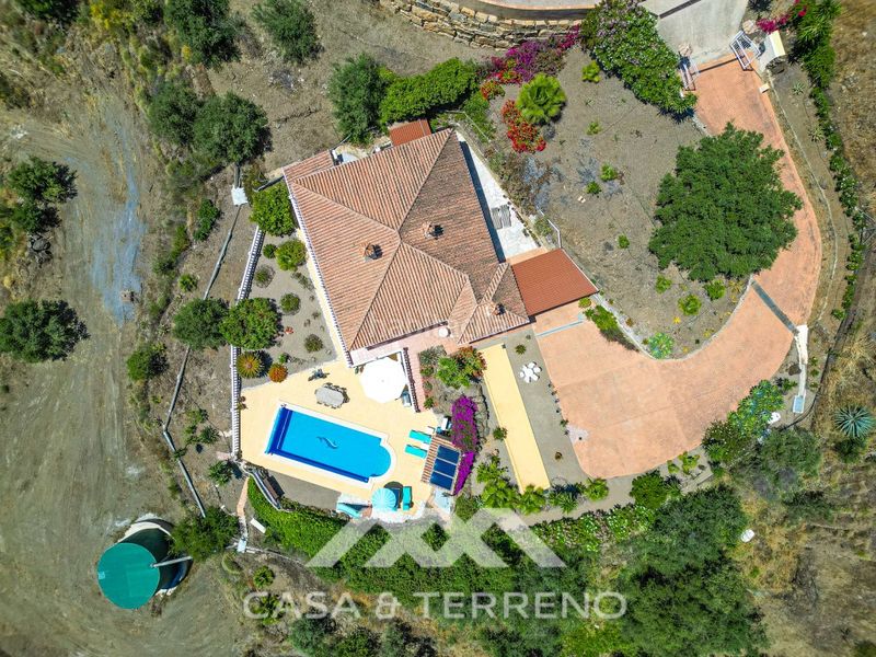 Foto 663653a1-c540-44d8-930d-959f749d2ea5. Casa amb calefacció aparcament piscina a Arenas