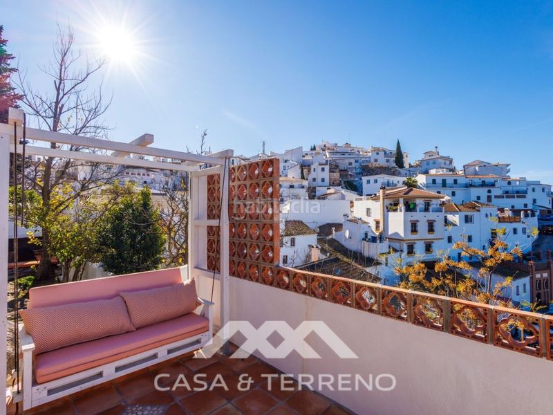 Foto c927042f-d6ae-4e25-914b-23b0de34ad1c. Casa amb aparcament piscina a Comares