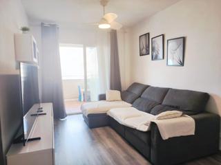 Piso en Zona Centro Comercial Torrequebrada. Bonito apartamento de 2 dormitorios con garaje y terraza con vis