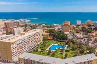 Pis  Avenida terramar alto. Piso de 2 dormitorios con piscina, reformado y amueblado cerca d