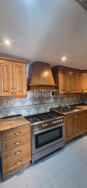 Foto 01d3ff87-2ab5-4cdf-85c2-7f8099cc1a00. Zweistöckige wohnung mit kamin in Puerto Marina Benalmádena