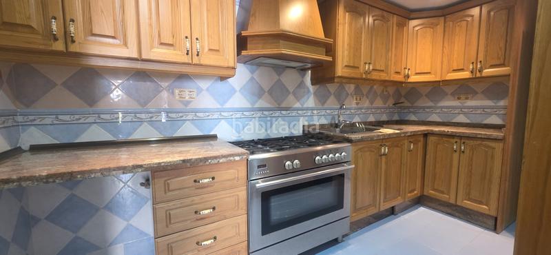 Foto ce06a31e-ac70-4e58-a49f-c7a8045422d5. Zweistöckige wohnung mit kamin in Puerto Marina Benalmádena