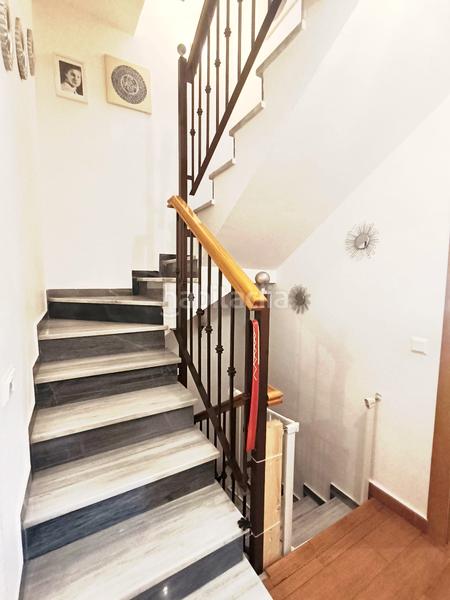 Foto 27d6cd95-cccd-409c-8a71-00336d48a870. Casa adossada amb xemeneia aparcament a Montemar Torremolinos