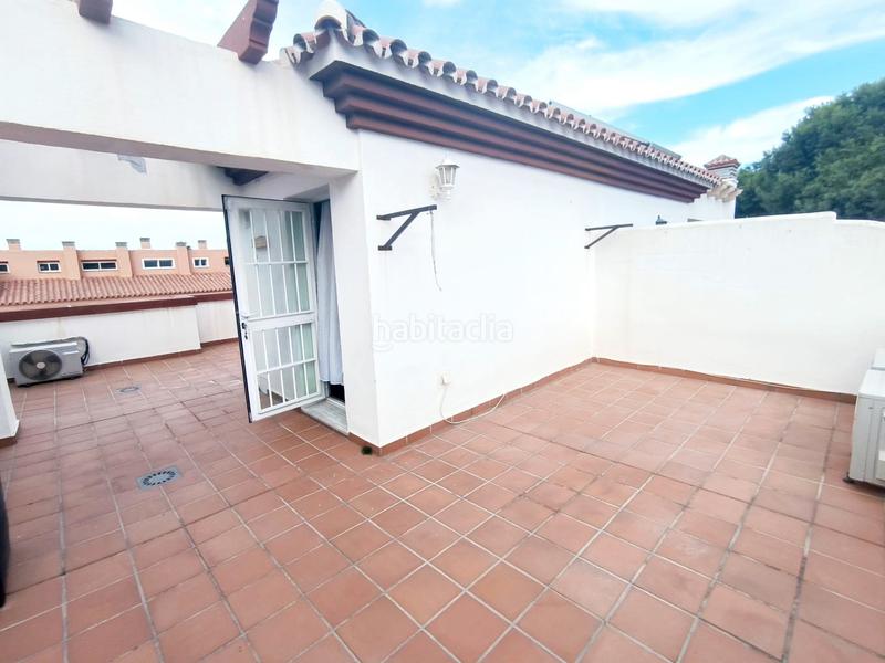 Foto 2baf4209-0ce0-4180-8142-01fb67dc6342. Casa adossada amb xemeneia aparcament a Montemar Torremolinos