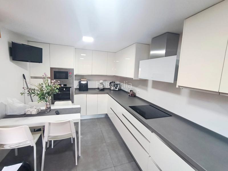 Foto 5992b213-0715-4688-a194-282ccd338724. Casa adossada amb xemeneia aparcament a Montemar Torremolinos