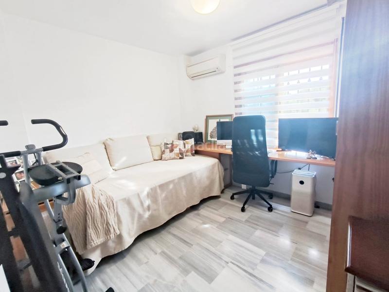 Foto dfbe435e-74a2-4e6d-8992-2768f6da037f. Casa adossada amb xemeneia aparcament a Montemar Torremolinos