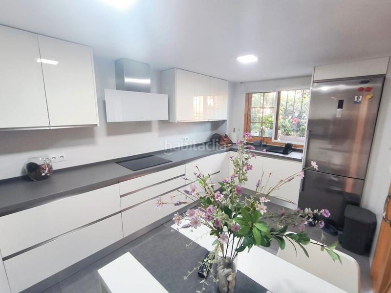 Foto f3abaf67-c11e-442b-abe6-aecda0e99c31. Casa adossada amb xemeneia aparcament a Montemar Torremolinos