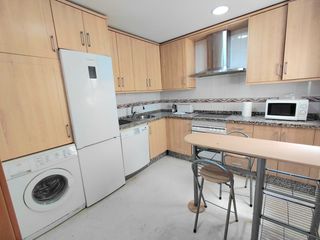 Apartamento  Calle helios 4. Amplio apartamento de 1 dormitorio con 2 plazas de garaje y pisc