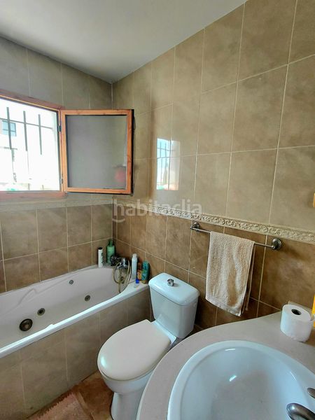 Foto 98b6a29a-37b8-4ab1-a7b8-bcfb5137d60a. Casa adossada amb aparcament a Montemar Torremolinos