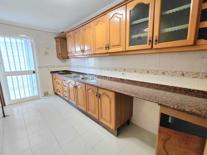 Foto a5c5f44f-b00d-4024-8c6a-0cd0b4e456fd. Casa aparellada amb aparcament a Centro Mijas