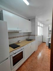 Pis  Calle obispo herrera oria 10. Piso céntrico en arroyo de la miel con 2 de dormitorios, amuebla