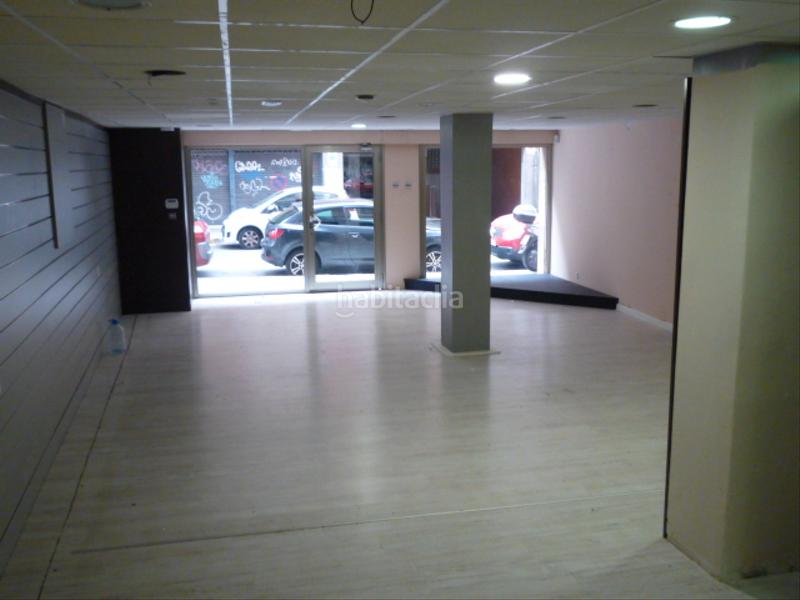 Foto dbe51791-ba09-40b3-876d-8626a55ad7dc. Local comercial a Sants-Badal Barcelona