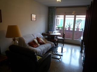 Pis  Carrer el·lipse. Metro pubilla cases