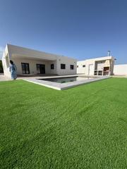 Xalet a Calle limonita 1. Chalet de diseño con piscina y jardín, en la urbanización río pa