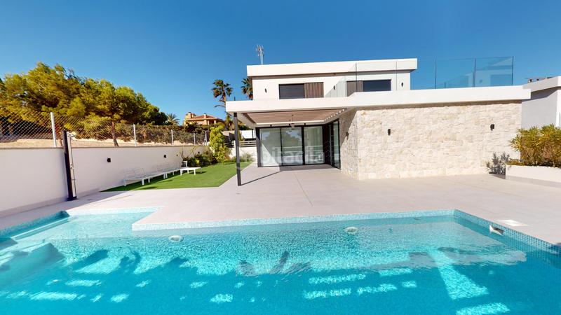 Foto e91d393c-ad51-49ca-b5a0-a05eb620b5fa. Chalet avec piscine dans Lomas de Cabo Roig - Los Dolses Orihuela