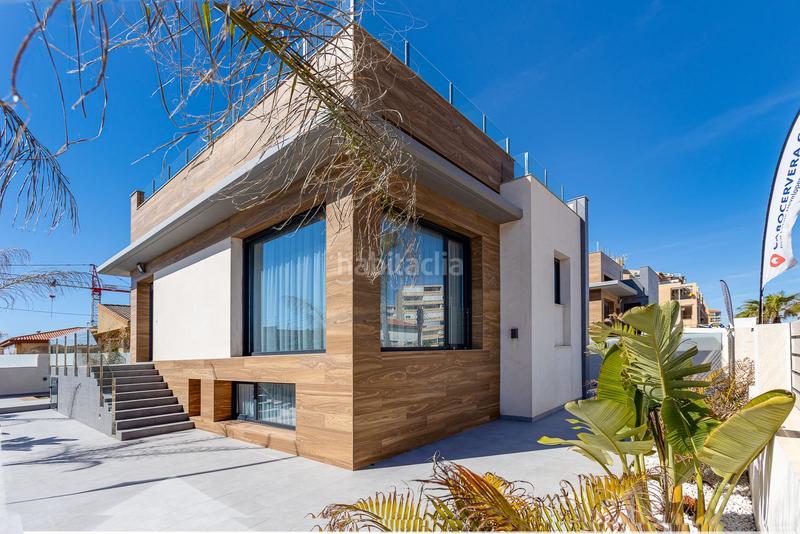 Foto c3d65340-540f-4e93-bd7b-2970b28e3350. Chalet en Los Europeos Torrevieja