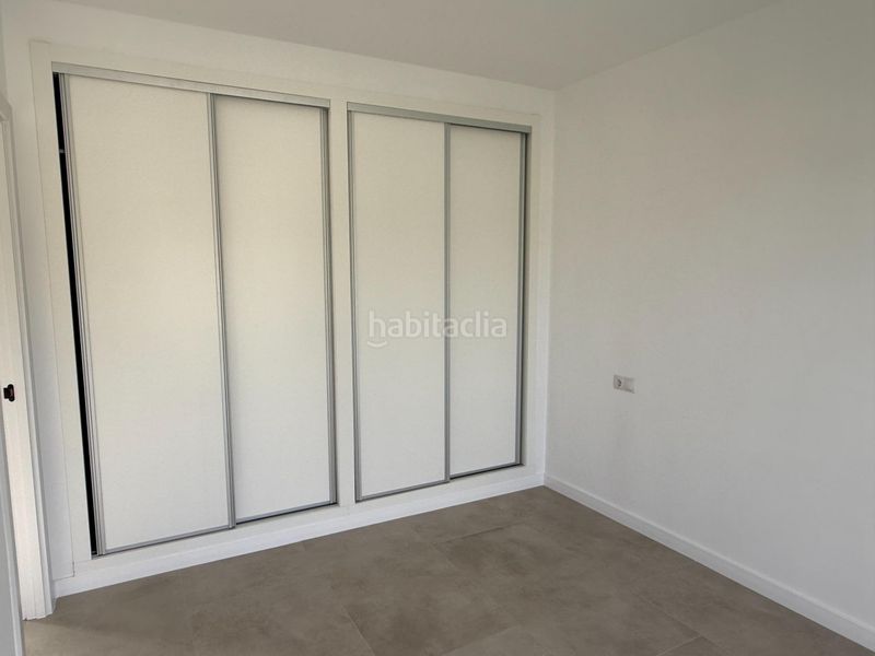 Foto 095ab8aa-6b49-4ce1-b39e-ddae8d64d496. Casa pareada estupendo chalet pareado en pueblo acantilado, el campello alicante en Campello (el)