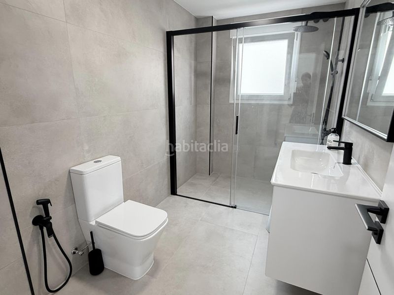 Foto 1125303c-4858-40f9-a106-cdf85e67fd39. Casa pareada estupendo chalet pareado en pueblo acantilado, el campello alicante en Campello (el)