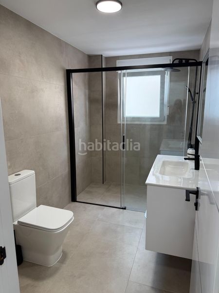 Foto 1c4be828-4a04-4c69-a3cc-b135061eba87. Casa pareada estupendo chalet pareado en pueblo acantilado, el campello alicante en Campello (el)