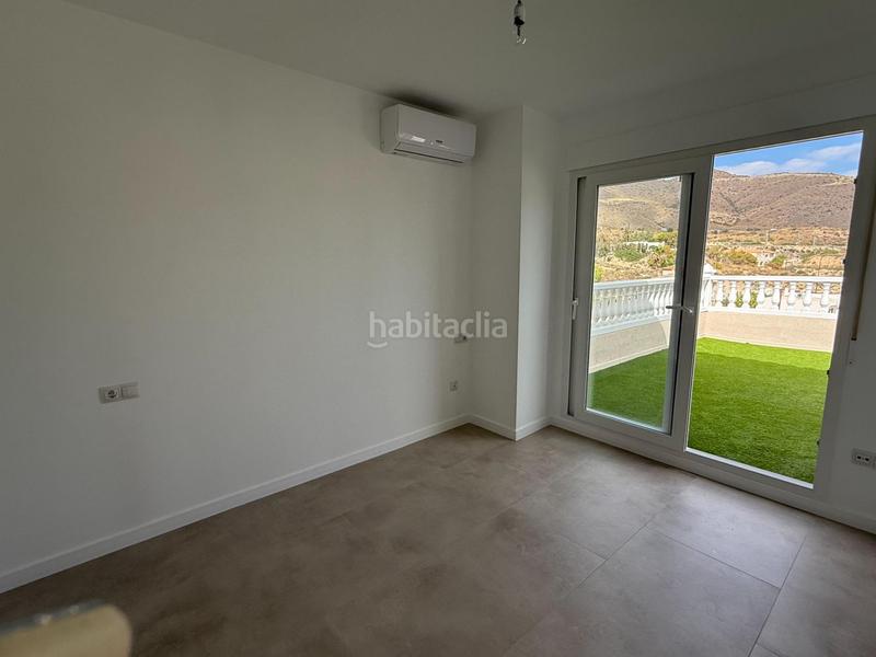 Foto 22283143-2e8c-45e2-ae07-b3d8584261e8. Casa pareada estupendo chalet pareado en pueblo acantilado, el campello alicante en Campello (el)