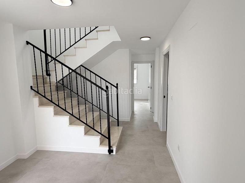 Foto 24c3e695-9483-4ce9-9ff1-93a1b08a61ee. Casa aparellada amb calefacció aparcament a Pueblo Acantilado-Lanuza Campello (el)