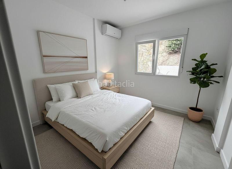 Foto 30b0fbe2-4ee6-4e42-8c65-b6284951ad87. Casa aparellada amb calefacció aparcament a Pueblo Acantilado-Lanuza Campello (el)