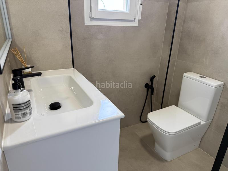 Foto 32d778d6-0e95-4e78-839c-49534368c57d. Casa pareada estupendo chalet pareado en pueblo acantilado, el campello alicante en Campello (el)