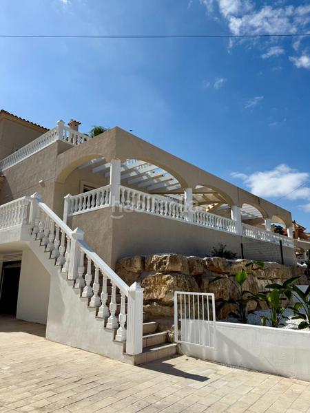 Foto 3766a430-3882-462c-886f-8b20ec4e2946. Casa pareada estupendo chalet pareado en pueblo acantilado, el campello alicante en Campello (el)