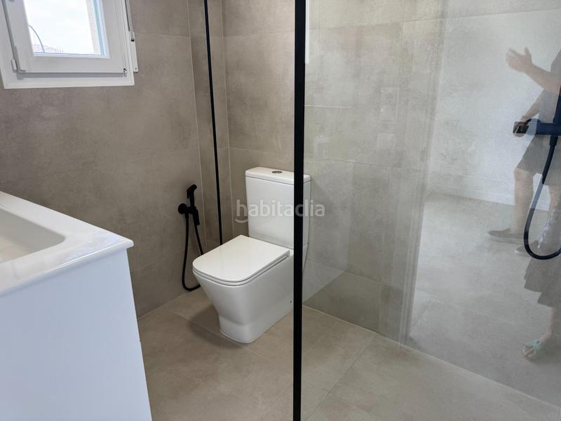 Foto 4d2ea977-bb4d-4276-9e18-07f0fcdc403c. Casa pareada estupendo chalet pareado en pueblo acantilado, el campello alicante en Campello (el)