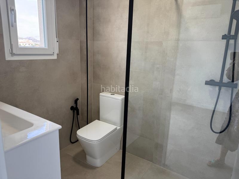 Foto 59d70b14-513f-4f03-8d97-907d0e21377f. Casa pareada estupendo chalet pareado en pueblo acantilado, el campello alicante en Campello (el)