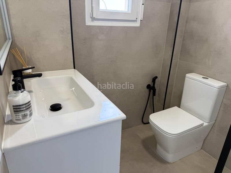Foto 6b0cf69f-7d3e-4f1e-abda-66f016126bb6. Casa pareada estupendo chalet pareado en pueblo acantilado, el campello alicante en Campello (el)