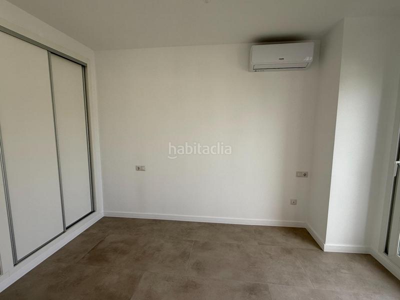 Foto 6f92acdd-f8ed-4930-82f5-db1a8191e29c. Casa pareada estupendo chalet pareado en pueblo acantilado, el campello alicante en Campello (el)