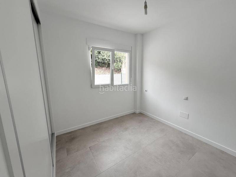 Foto 7443e001-2bc0-40f9-81bf-3ae42484a439. Casa pareada estupendo chalet pareado en pueblo acantilado, el campello alicante en Campello (el)