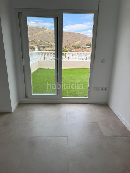 Foto 7f45586f-a6ec-4c1e-83c1-bc2c7973b484. Casa pareada estupendo chalet pareado en pueblo acantilado, el campello alicante en Campello (el)