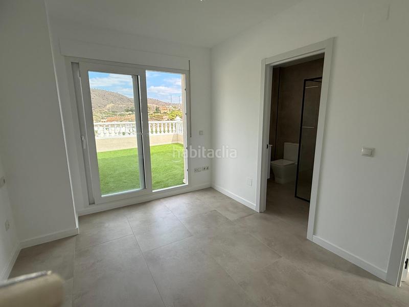 Foto 952be90f-74fe-4c4c-ba40-f50df989778f. Casa pareada estupendo chalet pareado en pueblo acantilado, el campello alicante en Campello (el)