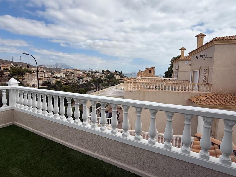 Foto a2fa2384-65d1-4781-bb50-f909e5b48325. Casa pareada estupendo chalet pareado en pueblo acantilado, el campello alicante en Campello (el)