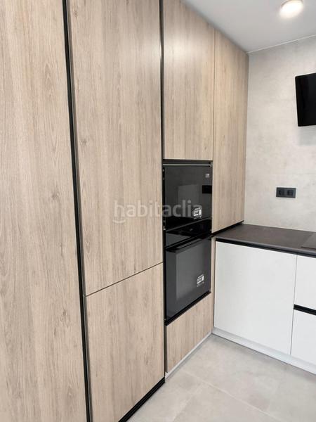 Foto ab977a7f-2532-4450-b699-cdf239884256. Casa pareada estupendo chalet pareado en pueblo acantilado, el campello alicante en Campello (el)