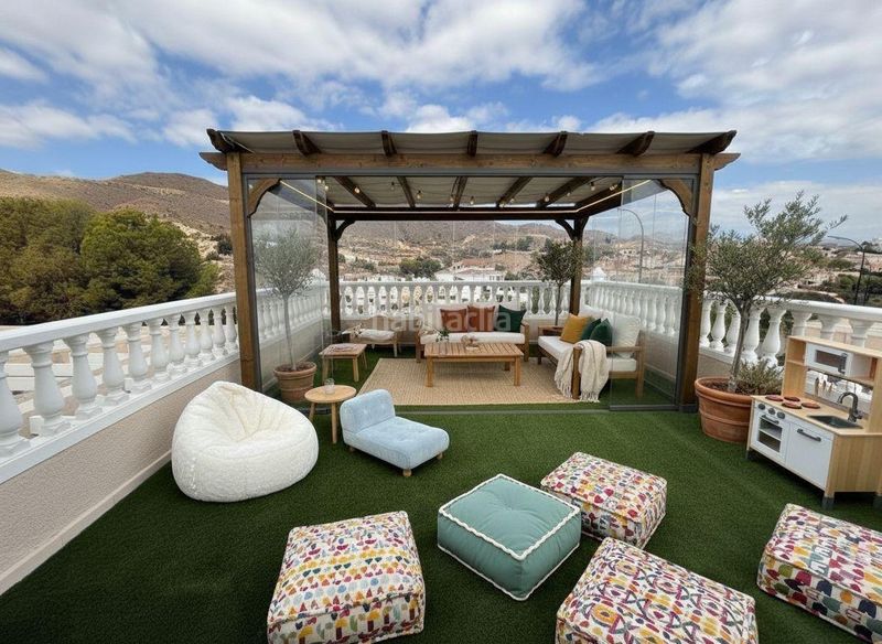 Foto c21542f2-6977-44e0-8ec4-9f18695d4eae. Casa pareada estupendo chalet pareado en pueblo acantilado, el campello alicante en Campello (el)