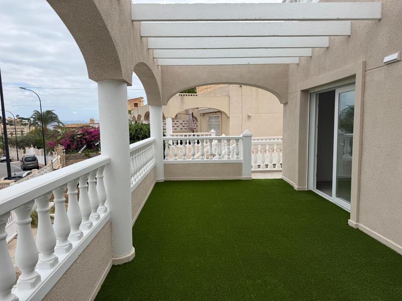 Foto dbcd5496-2c84-4bf4-8380-53ff2e2ca1a9. Casa aparellada amb calefacció aparcament a Pueblo Acantilado-Lanuza Campello (el)