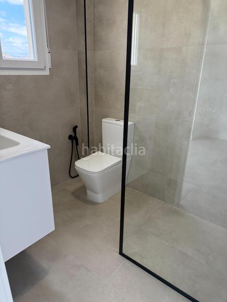 Foto ffeaa8fa-62e4-4aad-9320-b9c12820c40b. Casa pareada estupendo chalet pareado en pueblo acantilado, el campello alicante en Campello (el)