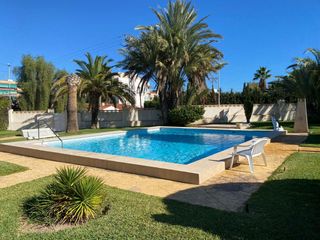 Reihenhaus  Camino real de villajoyosa. Chalet adosado en fabraquer, a pocos metros de la playa de mucha