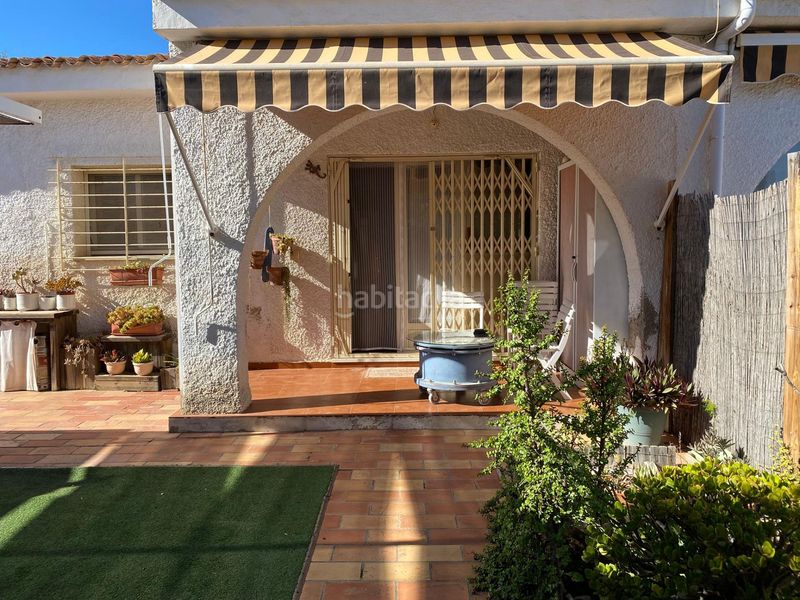 Foto 46e2ec25-e909-495f-bb42-b4dbca58d570. Casa adossada amb aparcament piscina a Playa Muchavista Campello (el)